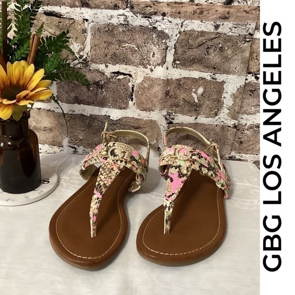 𝅺GBG‎ Los Angeles Leedia Thong Flat Sandals - NWOT - Picture 1 of 9